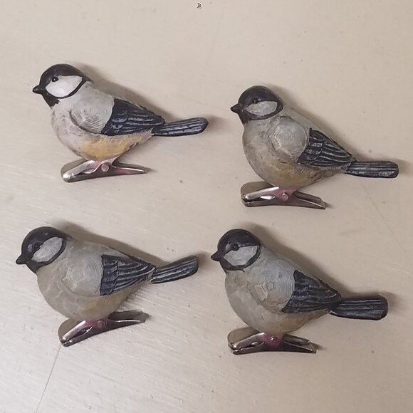 Resin Set of Four Chickadees Bird Clips Tree Branch Décor - Picture 1 of 1